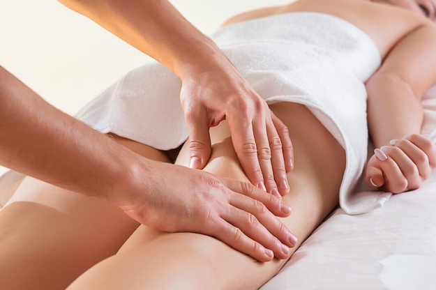 Eskuzko masaje intentsiboa gluteoan, abdomenean eta hanketan
                                                                                                                                   